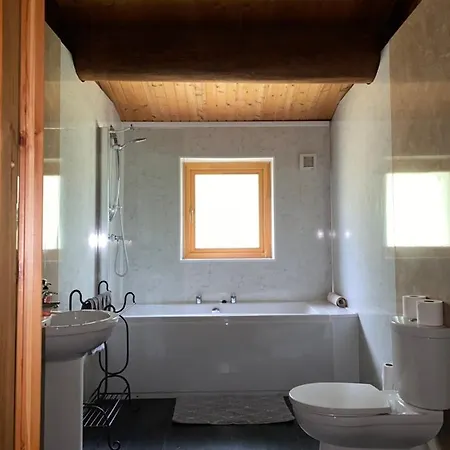 山林小屋 Log Village
