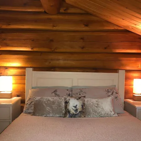 Log Village Lodge *