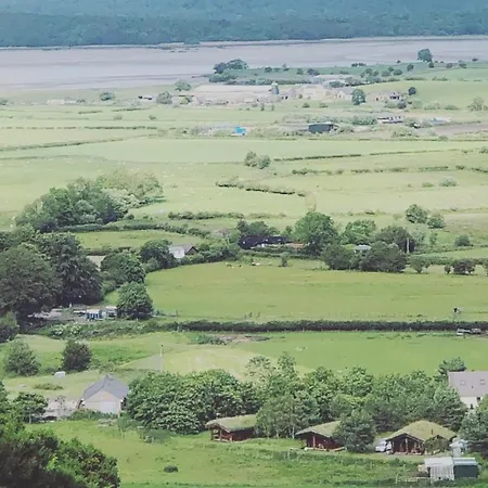 Log Village ألفرستون