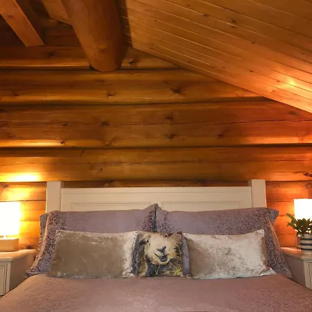 بيت خشبي Log Village *