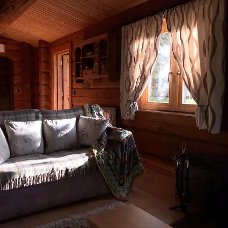 Log Village ألفرستون