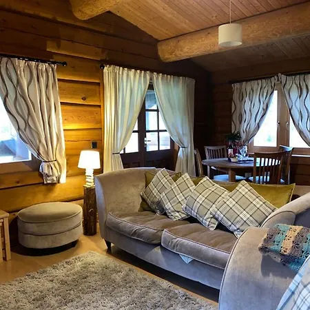 Log Village * ألفرستون