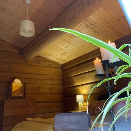 Log Village * ألفرستون