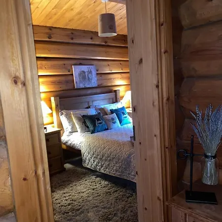 بيت خشبي Log Village